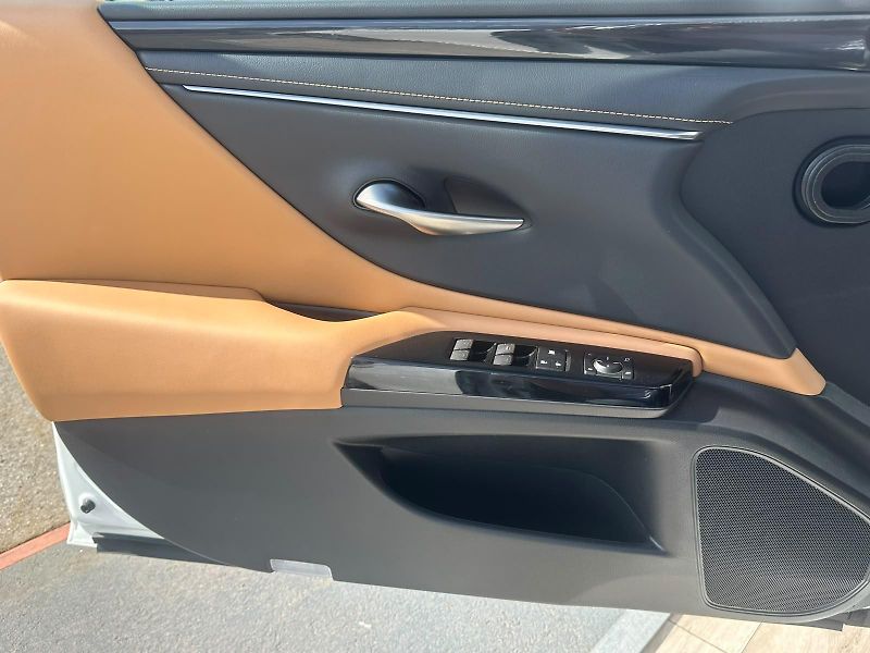Lexus ES 300h (2024) 2.5HEV,131KW, BUSINESS EDITION - fotka 35 z 45