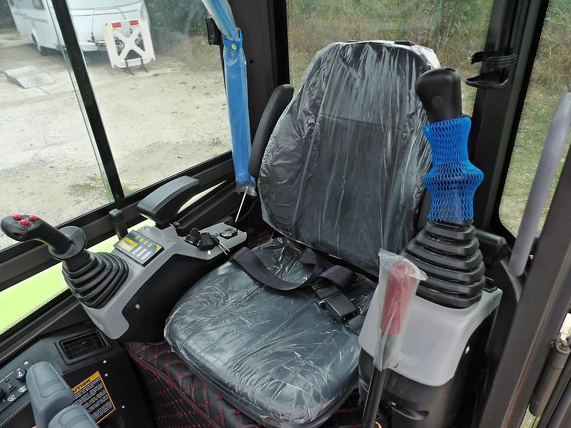 Ostatní (2026) MINI RYPADLO BAGR ZAOX ZA28A - fotka 13 z 20