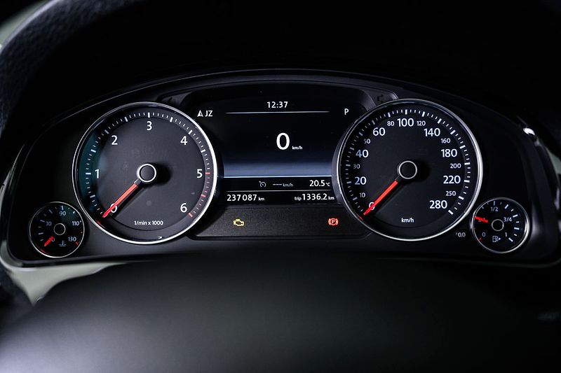 Volkswagen Touareg 3,0TDI Terrain Tech 4M DSG - fotka 15 z 23