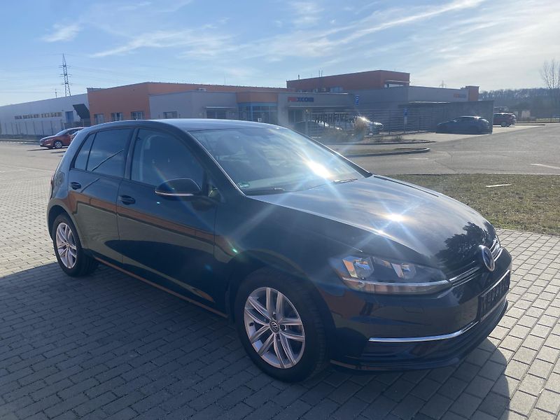 Volkswagen Golf 1.6TDi,PLNÁ VÝB.SUPER STAV!! - fotka 7 z 48