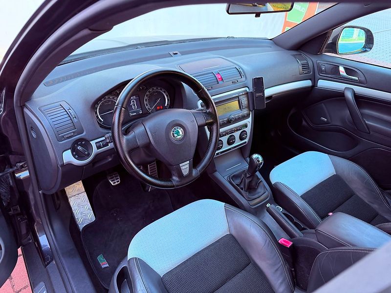 Škoda Octavia 2.0 TFSi RS, ČR - fotka 15 z 25