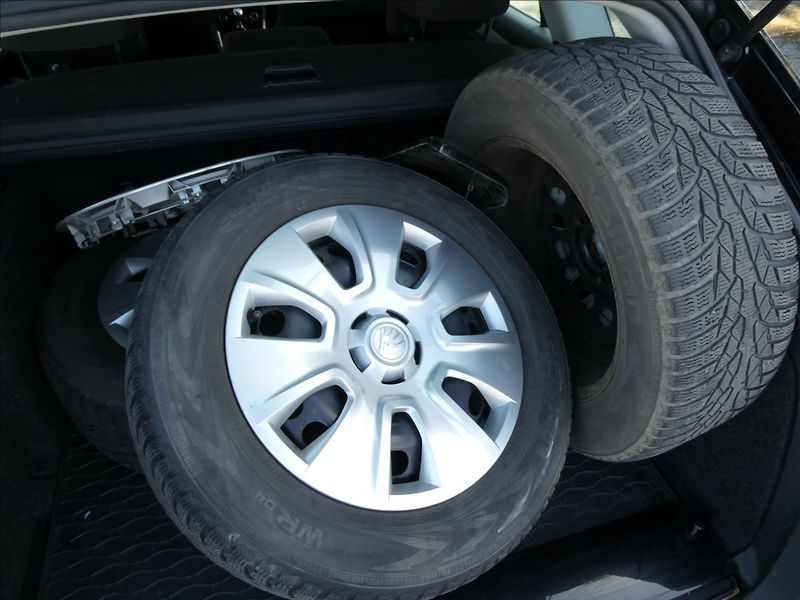 Škoda Superb 1,6 TDi DPH 2x kola,po servise - fotka 11 z 34