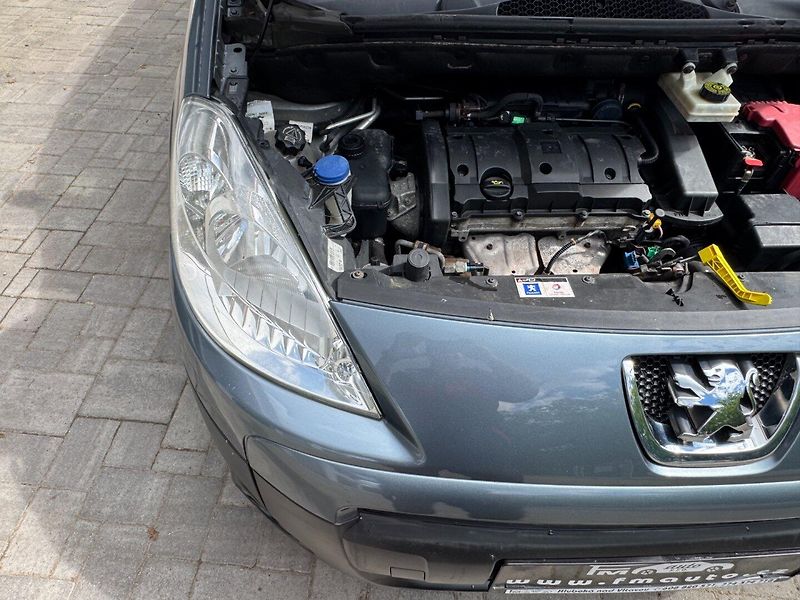 Peugeot Partner (2009) 1.6 16V - fotka 26 z 28