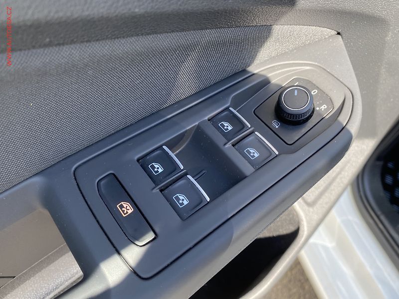 Volkswagen Golf (2022) 2.0 TDi, ČR, Life - fotka 13 z 19