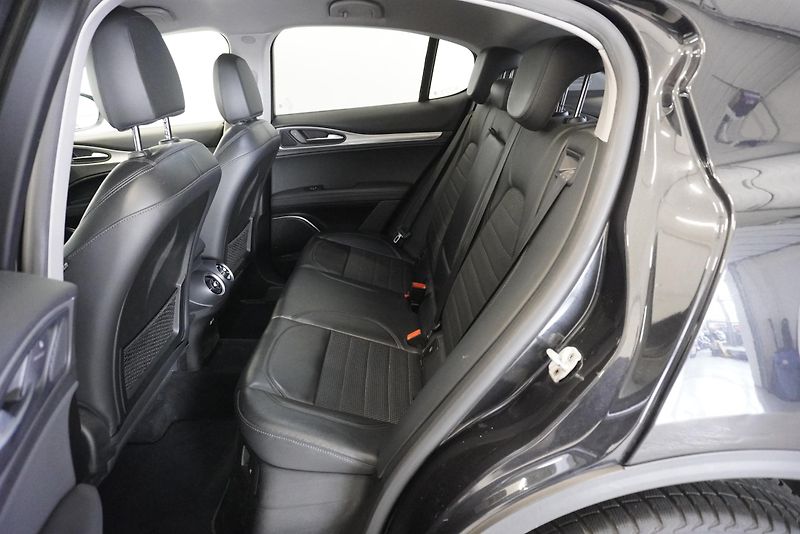 Alfa Romeo Stelvio (2018) STELVIO 2.2D Q4 AUTOMAT - fotka 25 z 35