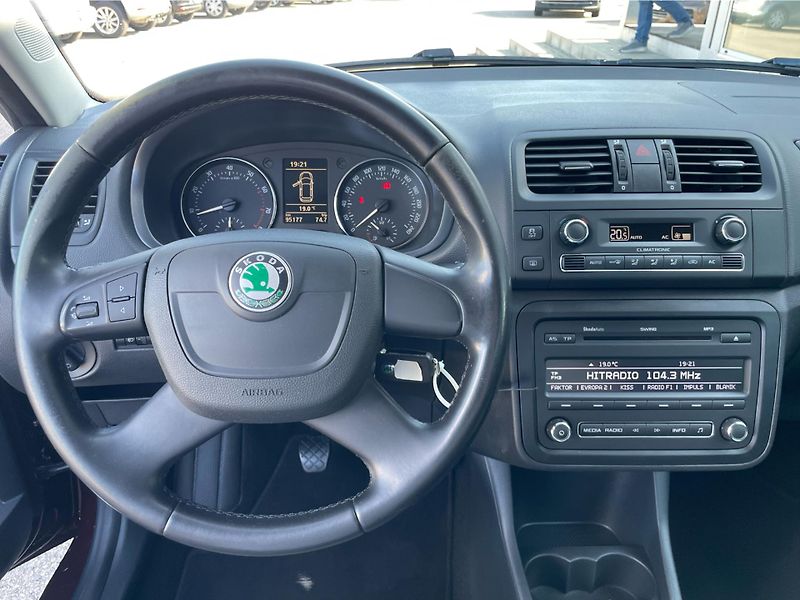 Škoda Fabia 1.2 TSi ELEGANCE PLUS - fotka 16 z 24