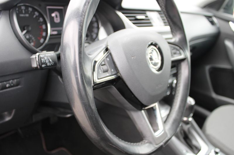 Škoda Octavia (2013) 2,0TDI NAVI KLIMA TEMPOMAT ALU - fotka 14 z 19