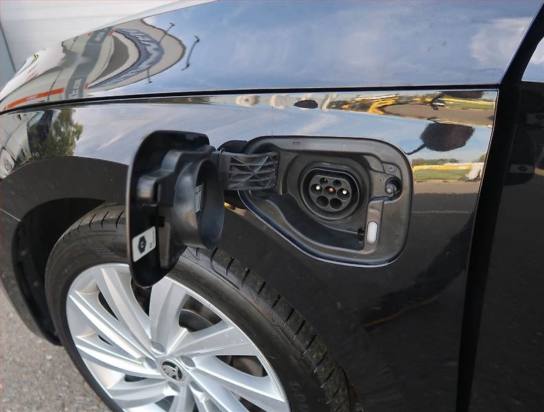 Škoda Octavia (2021) Ambition Plus 1.4 TSI iV - fotka 29 z 30