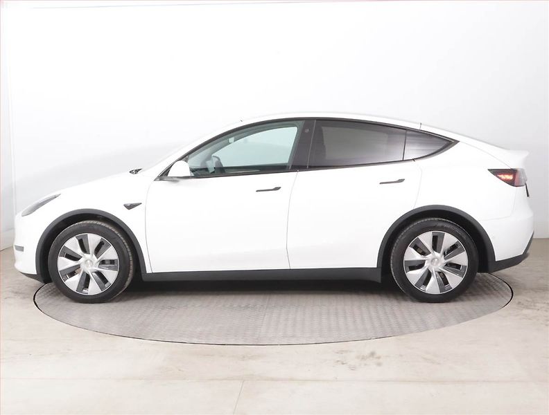 Tesla Model Y (2022) Long Range AWD 79kWh, SoH 92% - fotka 3 z 21
