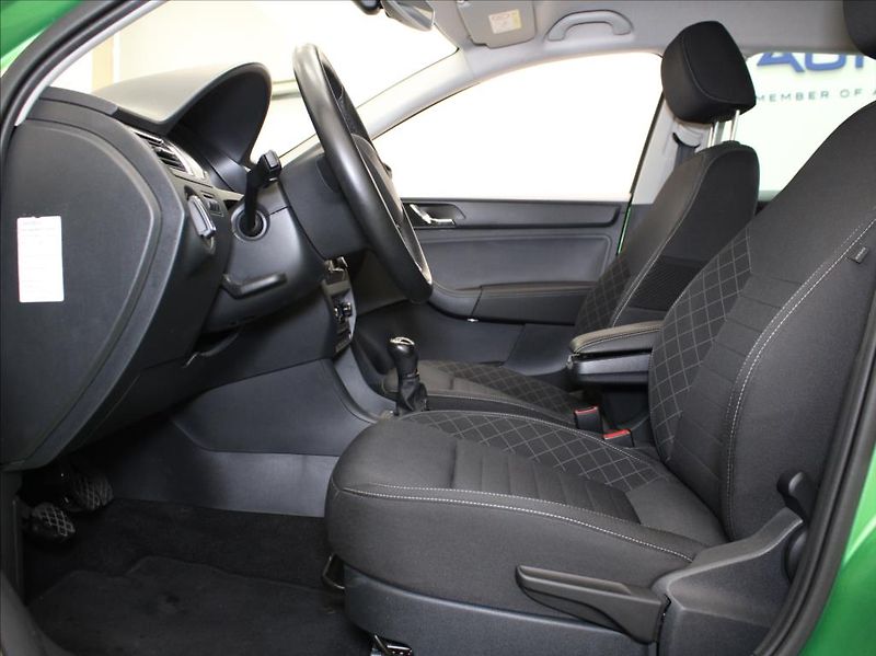 Škoda Rapid 1,2 TSi 81kW Style+ 37tkm! 1.m - fotka 6 z 26