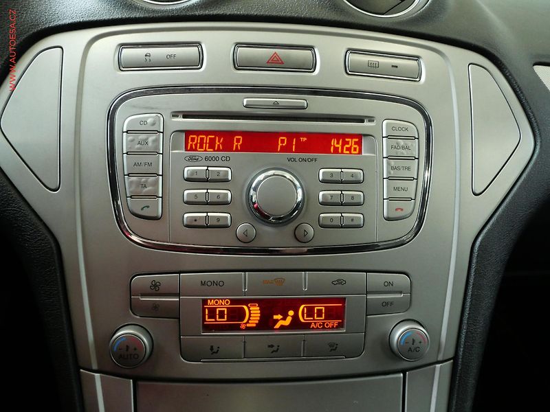 Ford Mondeo (2010) 2.0 TDCi, AC, TZ - fotka 19 z 22