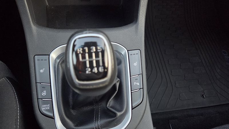 Hyundai i30 (2022) 1.5T-GDI, 118 kW, Smart,CZ,DPH - fotka 21 z 30