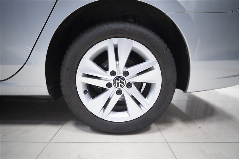Volkswagen Golf 1,5 eTSI DSG KAMERA VÝHŘEV ČR - fotka 45 z 45
