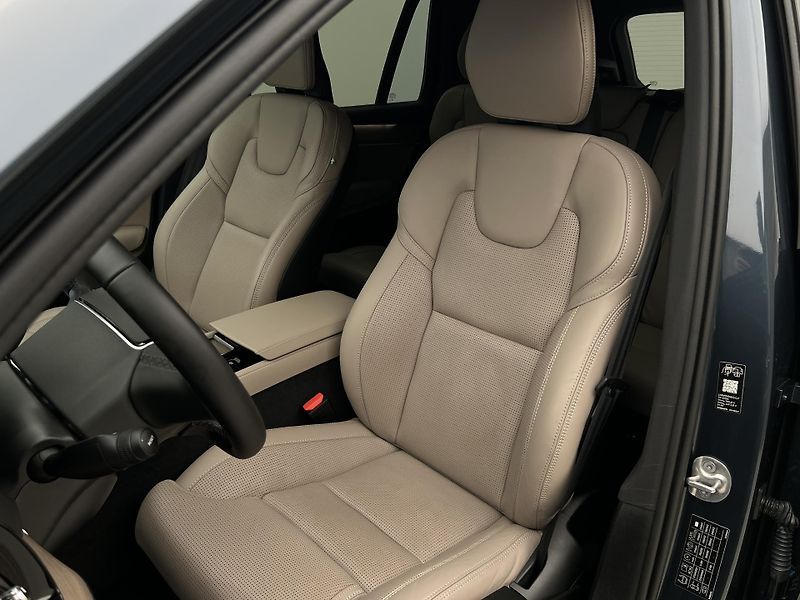 Volvo XC90 T8 AWD BRIGHT PLUS 7 MÍST - fotka 18 z 53