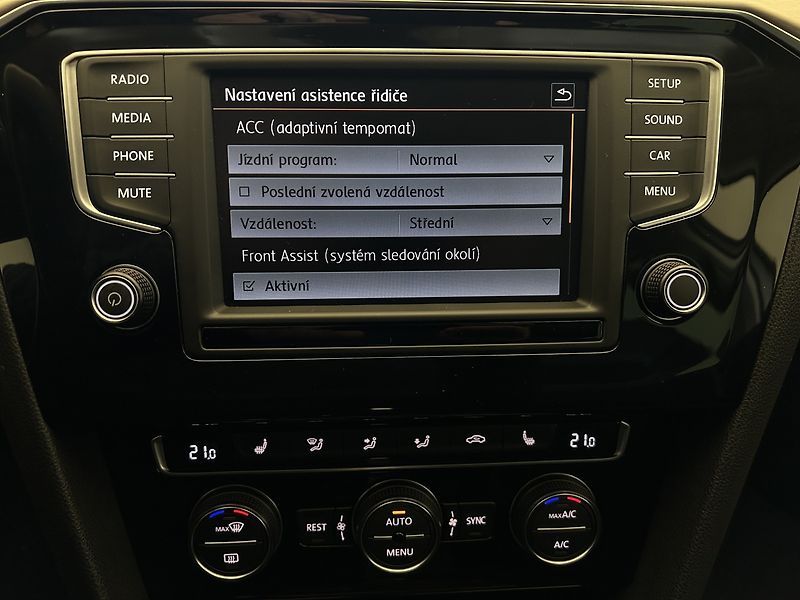 Volkswagen Passat Variant 2.0 TDI 4Motion 4x4 HIGHLINE - fotka 9 z 21