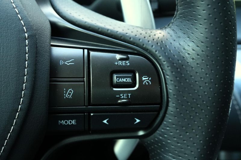 Lexus LC 500h 3.5L V6, Kamera, HUD,Ventilace - fotka 13 z 31