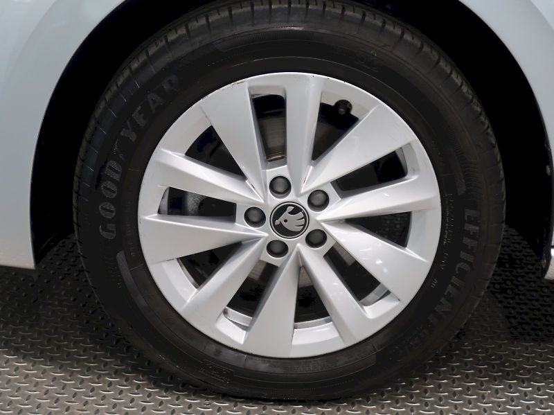Škoda Scala (2025) SELECTION 1.0TSI 85KW - fotka 12 z 38
