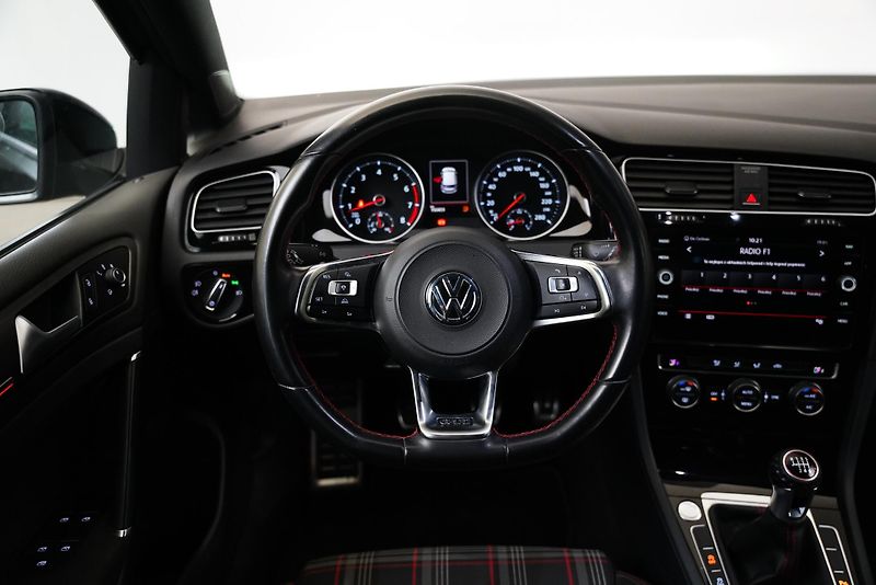 Volkswagen Golf - fotka 17 z 26