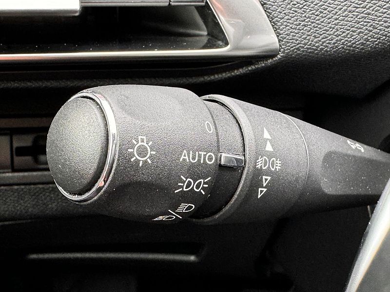 Peugeot 3008 1.5 BlueHDi Allure Aut., ČR - fotka 16 z 26