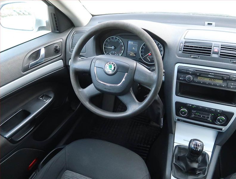 Škoda Octavia (2009) 2.0 TDI, po STK, jezdí výborně - fotka 7 z 14