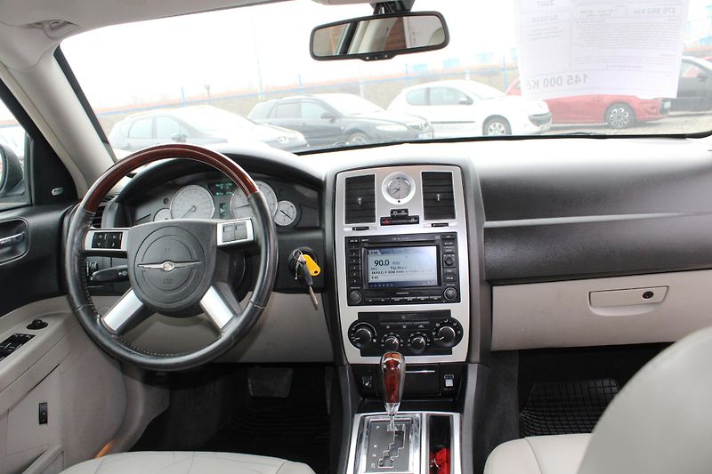 Chrysler 300C (2007) REZERVACE - fotka 15 z 16