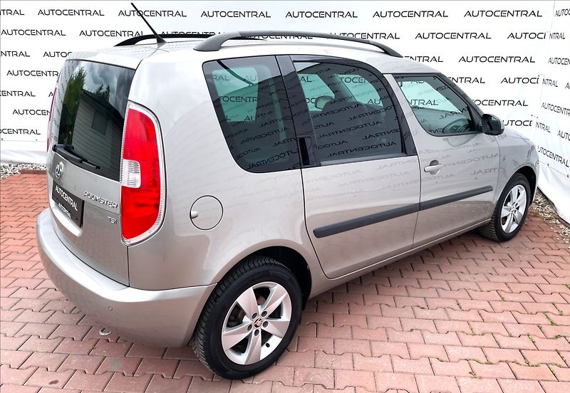 Škoda Roomster 1,2 TSi,77kW,serv.kn. - fotka 4 z 23