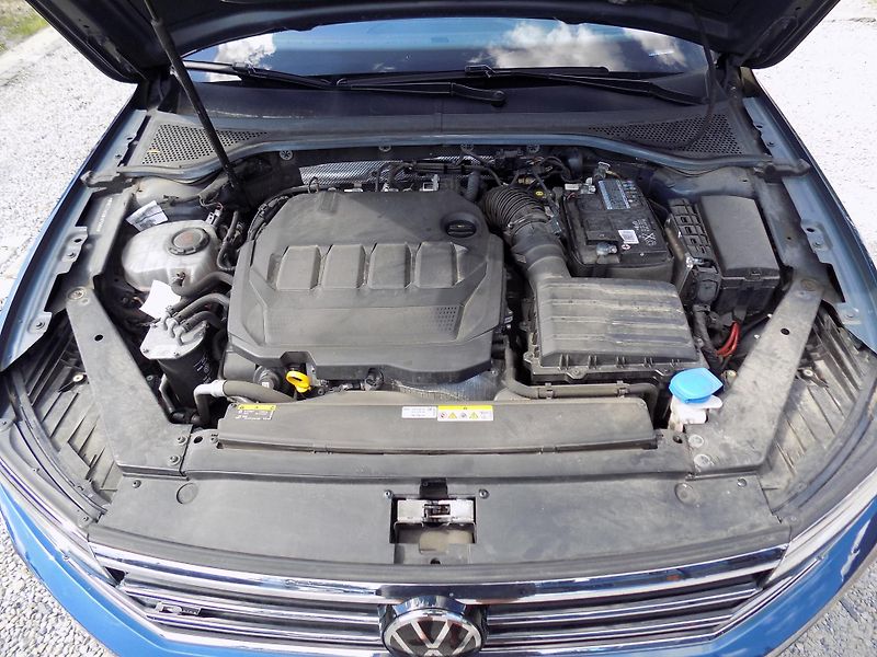 Volkswagen Passat 2,0 TDI R-LINE, MATRIX, ALCAN. - fotka 38 z 41
