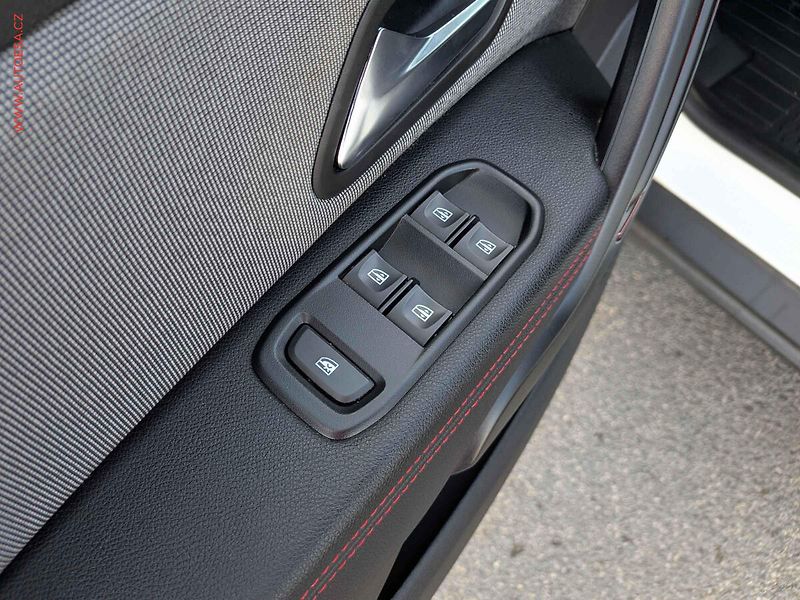 Dacia Duster (2019) 1.3 TCe, 2.maj,ČR, AC, navi - fotka 11 z 19