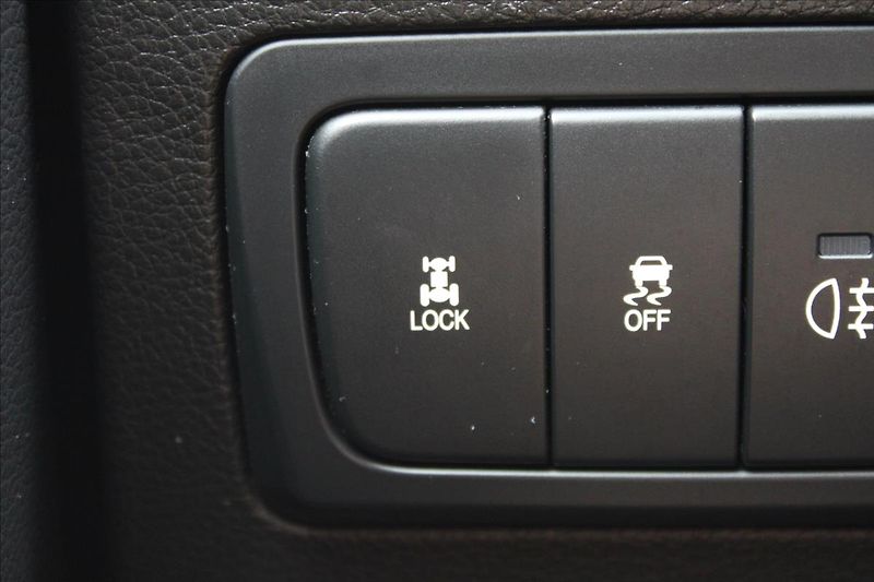 SsangYong Korando 2,0 D20T  AUTOMAT,4x4,TAŽNÉ - fotka 20 z 27