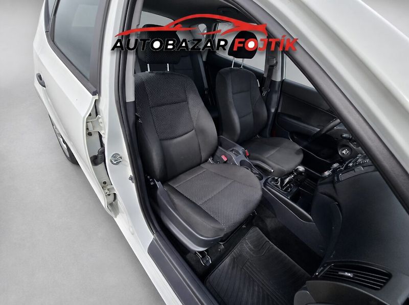 Hyundai i30 (2010) 1.4 CVVT 80KW klima - fotka 17 z 20
