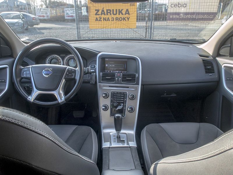 Volvo XC60 (2011) ČR 2.0D 120KW – TAŽNÝ - fotka 13 z 54