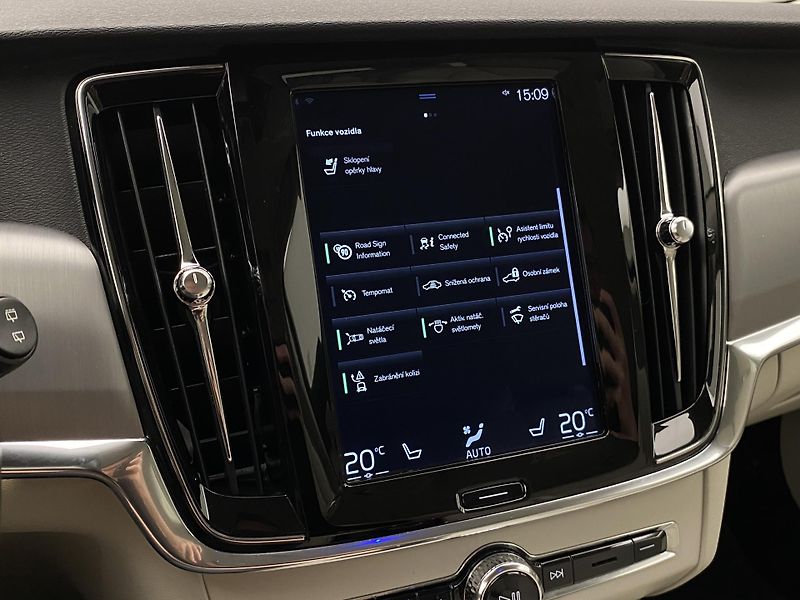 Volvo V90 D4 MOMENTUM AUT - fotka 38 z 48
