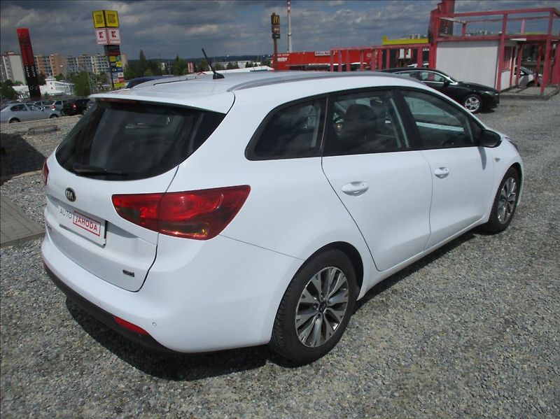 Kia Ceed 1,6 CRDi, klima,servis,DPH,CZ, - fotka 5 z 40