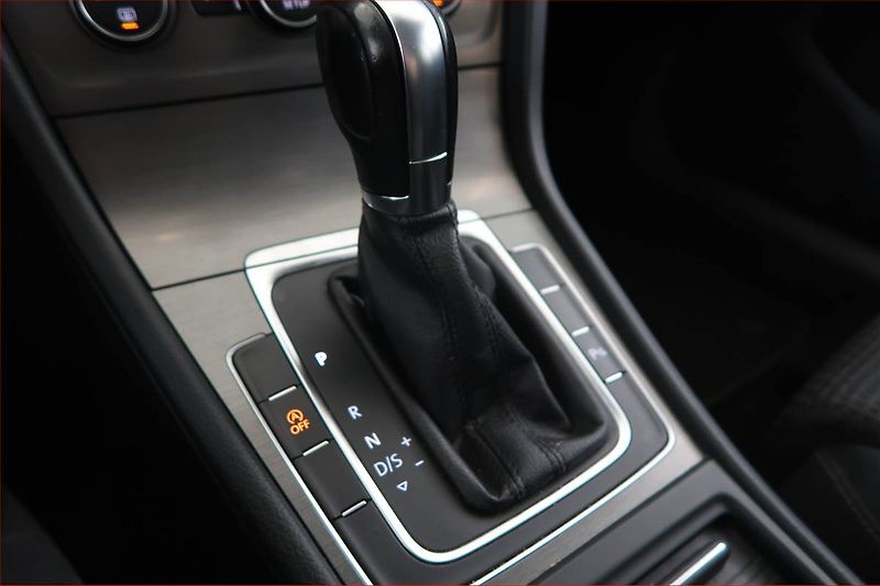 Volkswagen Golf (2013) Highline 1.6 TDI, Automat - fotka 13 z 17