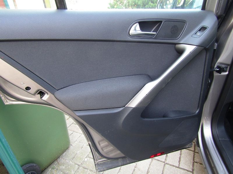 Volkswagen Tiguan (2008) 2.0 TDI 100kW  4x4 BEZ KOROZE - fotka 21 z 36