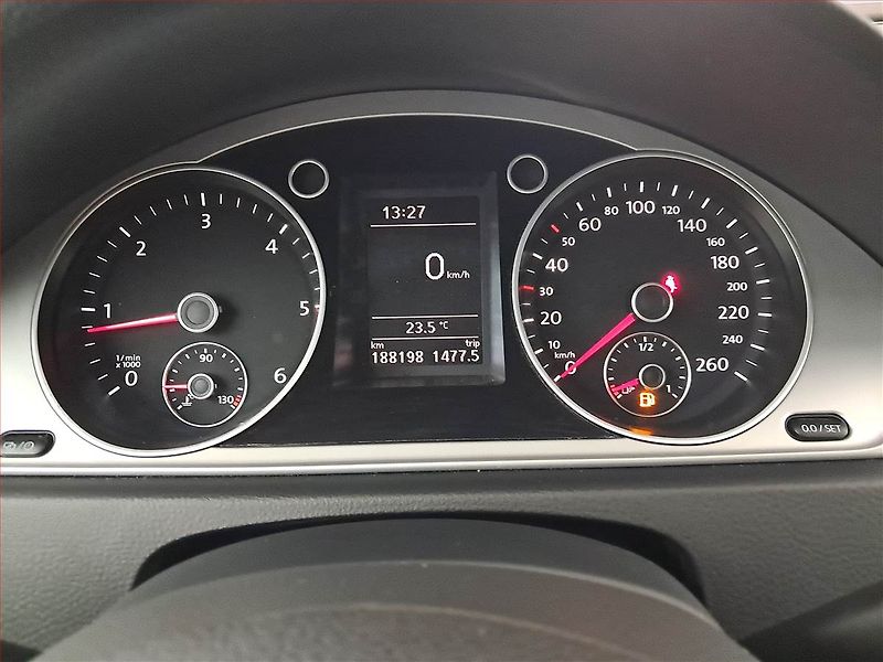 Volkswagen Passat (2014) 1.6 TDI, Navi, Tempomat - fotka 11 z 14