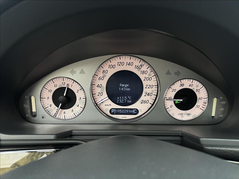 Mercedes-Benz Třídy E 3,0 280 V6 AT AVANTGARDE H/K - fotka 9 z 42