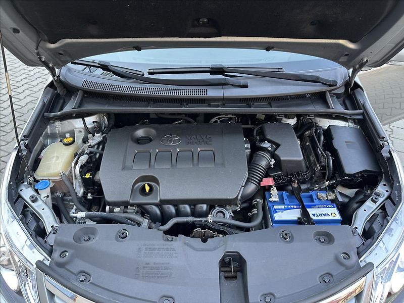 Toyota Avensis 1,8 TAŽNÉ - fotka 11 z 27