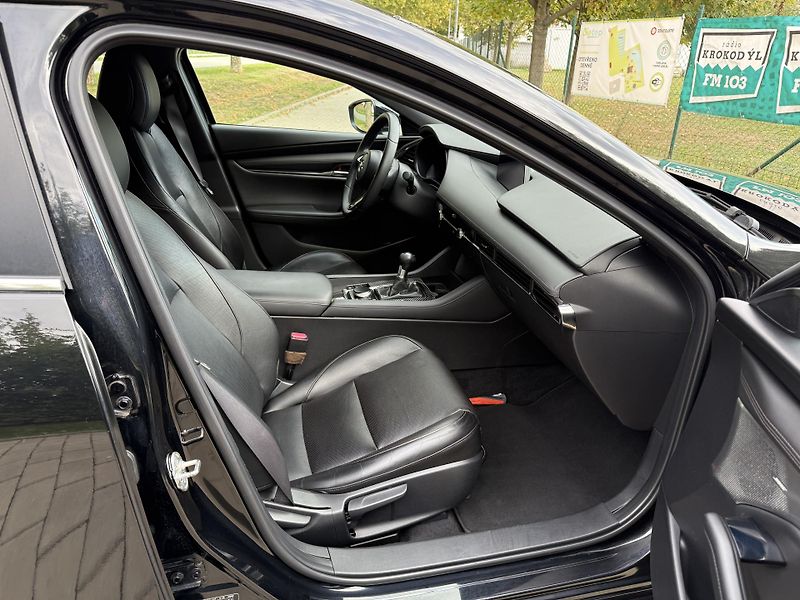 Mazda 3 2.0 Skyactiv-X Mild-Hybrid - fotka 21 z 35