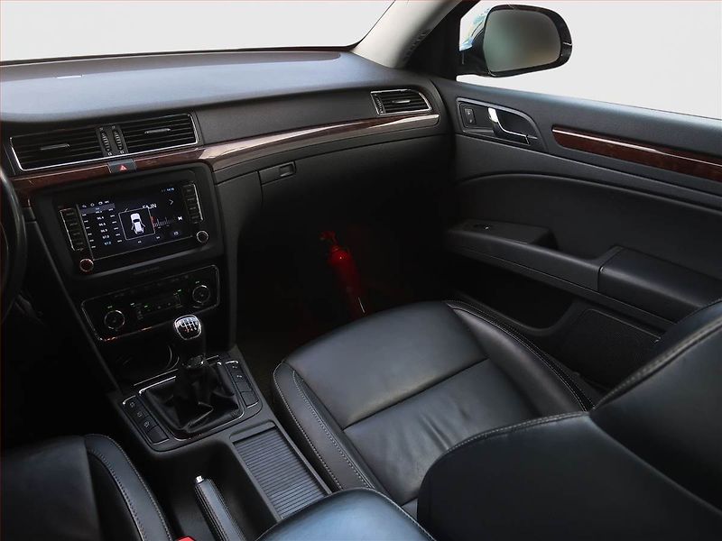 Škoda Superb (2014) 1.6 TDI, Xenony, Tempomat - fotka 8 z 16