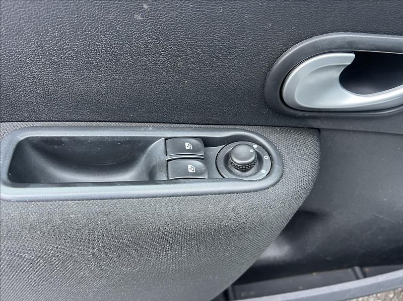 Renault Clio 1,5 DCi,2x Sada kol,Klima - fotka 13 z 16
