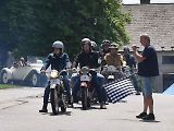 Tradiční závod S kopce do kopce si nenechalo letos ujít na sedm desítek posádek historických automobilů a motocyklů