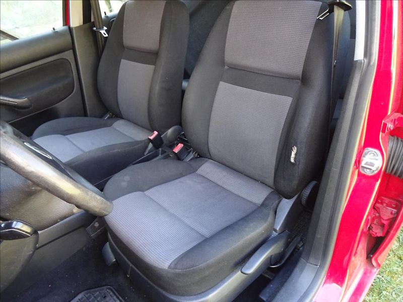 Volkswagen Golf IV 1,6i 77kW - fotka 21 z 44
