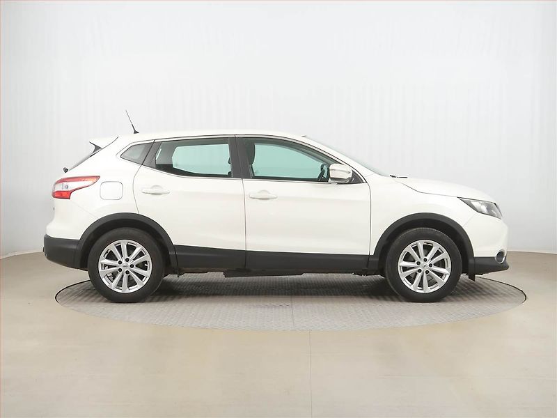 Nissan Qashqai (2014) 1.5 dCi, Navi, Tempomat - fotka 6 z 15
