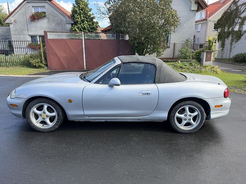 Mazda MX-5 (1998) cabriolet 1.8i - fotka 5 z 9