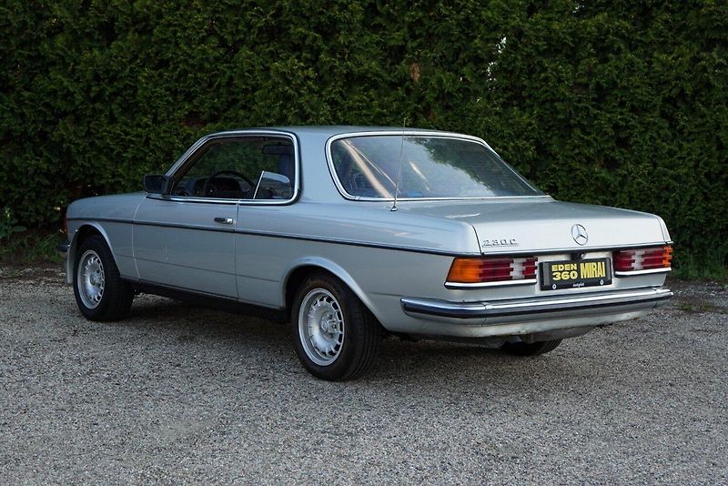 Mercedes-Benz 123 (1977) 230 CE - fotka 7 z 11