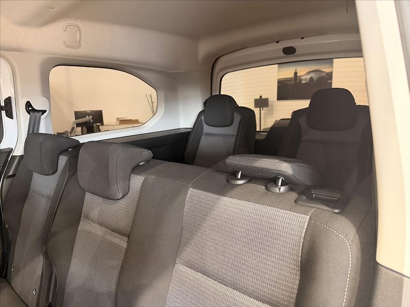 Toyota ProAce City Verso 1,5 Business 7S  1.5 Diesel (1 - fotka 14 z 15