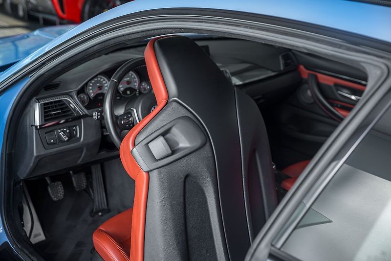 BMW M4 Coupe/Merino/Ceramic/Carbon - fotka 15 z 20