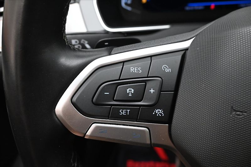 Volkswagen Passat 2,0 TDI 110 kW DSG ELEGANCE Zá - fotka 24 z 32