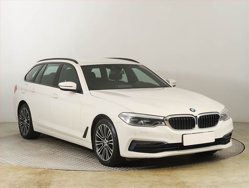 BMW Řada 5 (2019) Sport Line 530d xDrive - fotografie inzerátu